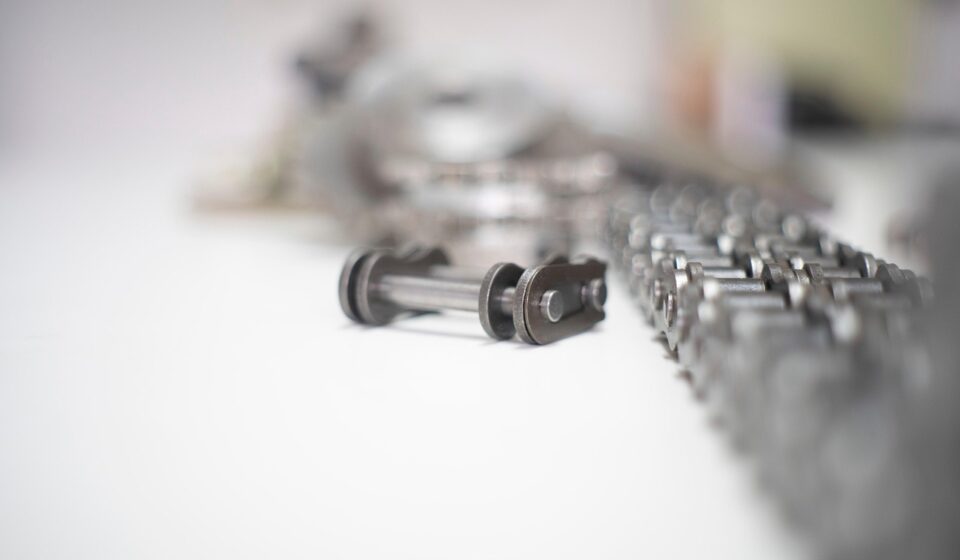 mechanical, part, axis, key, change, clutch, gear, chain, toothed gear, engine chain, transmission, transmission chain, industry, industrial, metal, steel, aluminum, auto, motorcycle, moto, link
