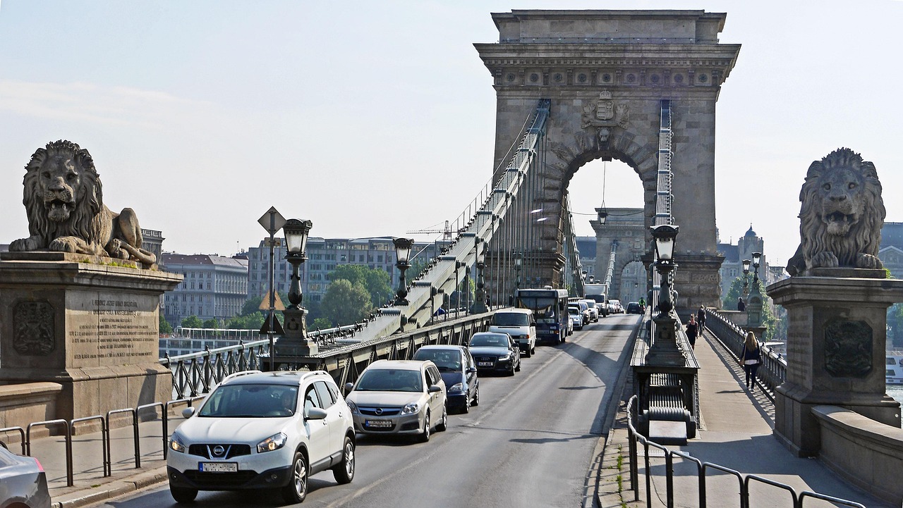 budapest, chain bridge, traffic jam, car wallpapers, car, bus, nature, danube, first bridge over the danube, portal, morning, backlog, lion, bridge, architecture, sightseeing, road, traffic