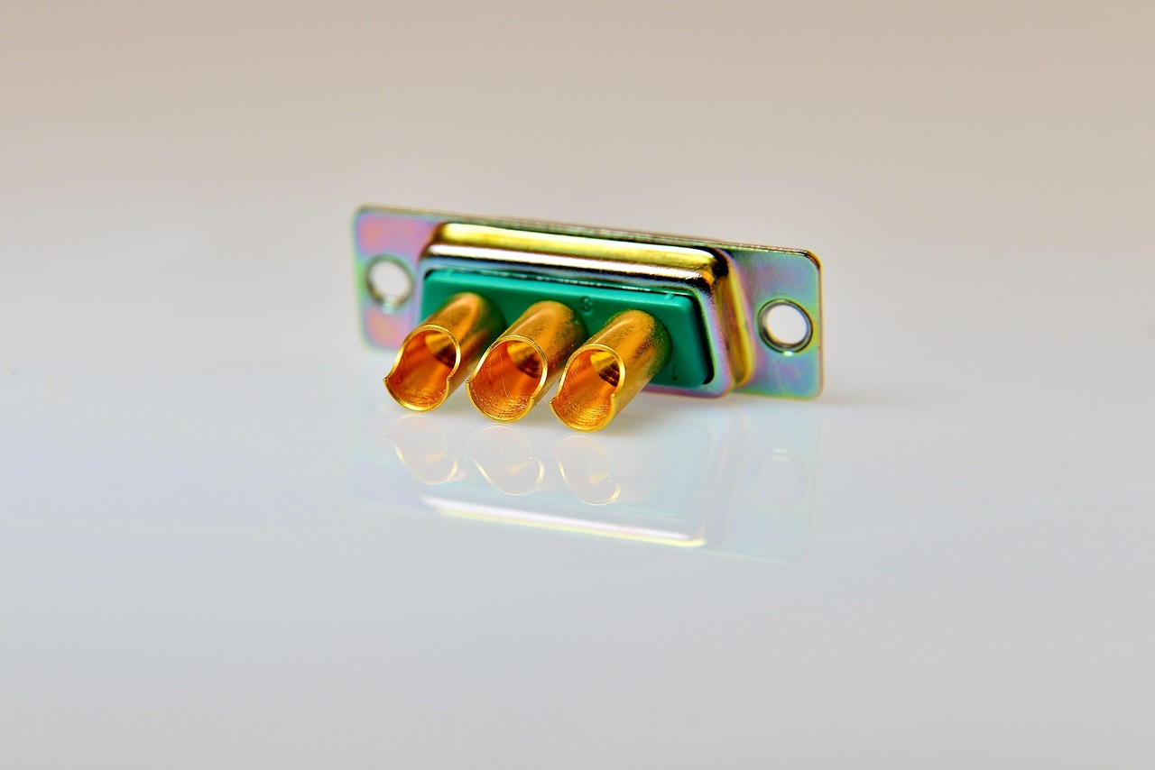 contacts, gold contacts, gold, gold plated, galvanized, evaporated, plug, connector, electronics, electrical industry, electricity, data, data transfer, recycling, raw material, reprocessing, scrap metal, thrash metal